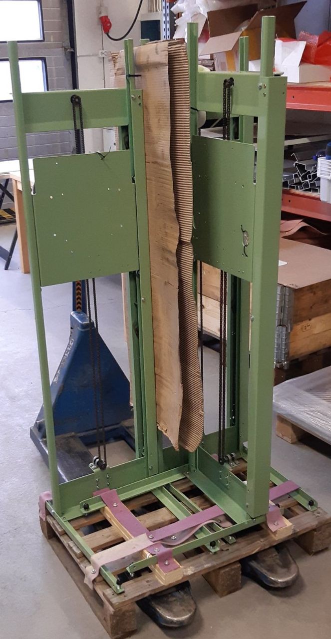 Nice delivery of three vertical moving 3-position target stands in Sius colours to be shipped to Sweden. Quality training needs quality equipments!  The targets stand will fits to 10 meter air rifle.
